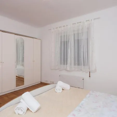 Apartment Rea *
