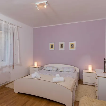 Rea Apartment